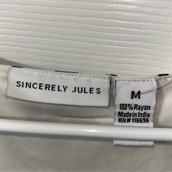 Sincerely Jules Flowy Black and White Sleeveless
Mini Dress(Size Medium) - Picture 6 of 6